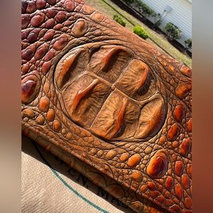 🚨SALE🚨 😳⏳ EUC VINTAGE BRAHMIN Toasted Almond Trifold Wallet ⏳😳